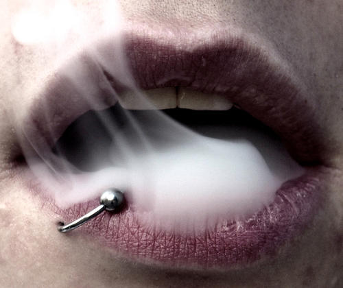 Göbekte piercing hos duruyor mu sizce?