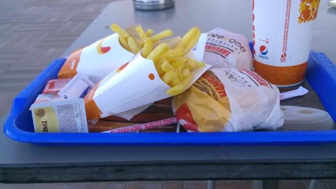 Hamburger severmisiniz ben pek sevmem ama değişiklik olsun diye yedim peki siz severmisiniz 😁😊☺ ?