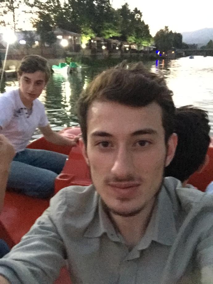 Alın hafif açık üstler seyrek saç modelleri?