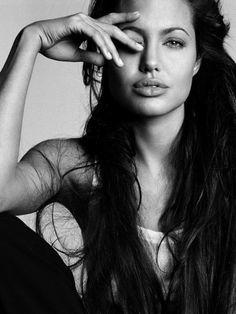 Angelina Jolie nin bile aldatıldığı bir dünyada biz erkeklere nasıl güveneceğiz?