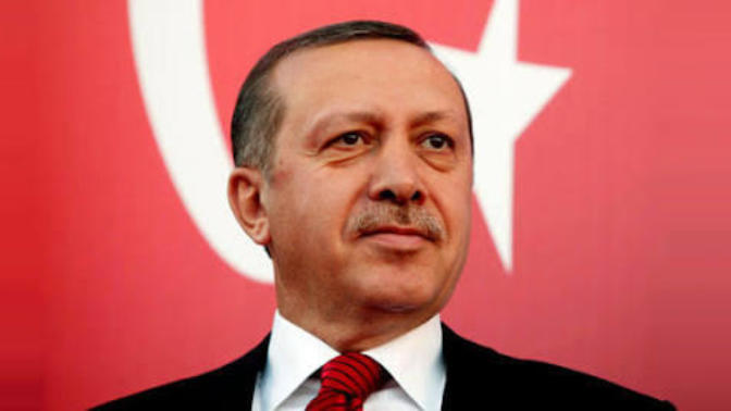 Recep Tayyip Erdoğan sizce de çok yakışıklı değil mi :) <3 ?