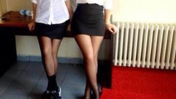 Kızlar, Okullar açıldı artık ☺️ Okulda etek mi giyiyorsunuz pantolon mu? etek giyenler altına çorap giyiyor mu?