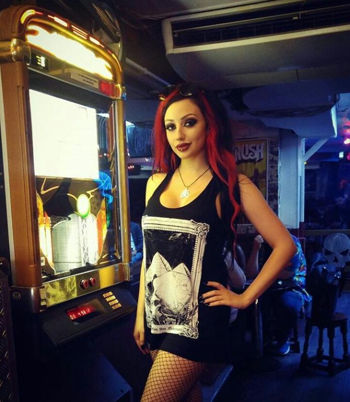 Dani Divine ile Bir Gece Birlikte olmak ya da evlenmek ister miydiniz ????