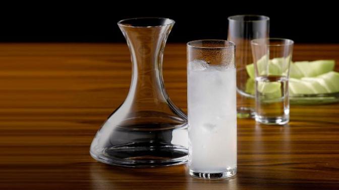 #qolokisp Vodka  ya da  viskiye su katınca rengi değişmiyor. Rakıya su katınca neden beyaz oluyor?