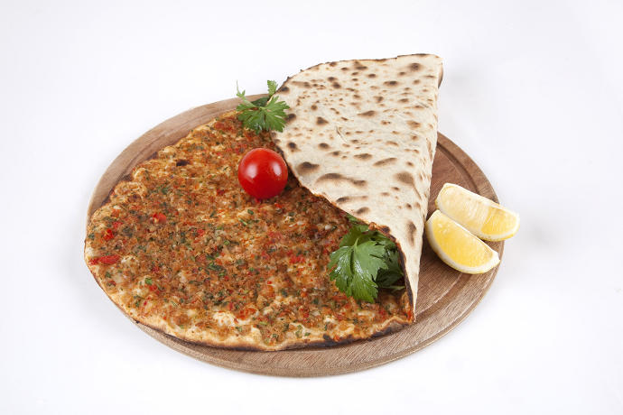 Lahmacun vs Pizza?