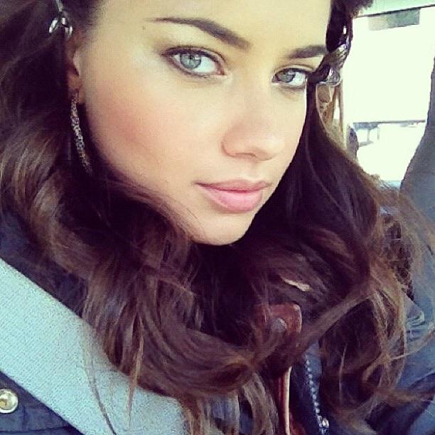 Adriana lima mi margot robbie mi?