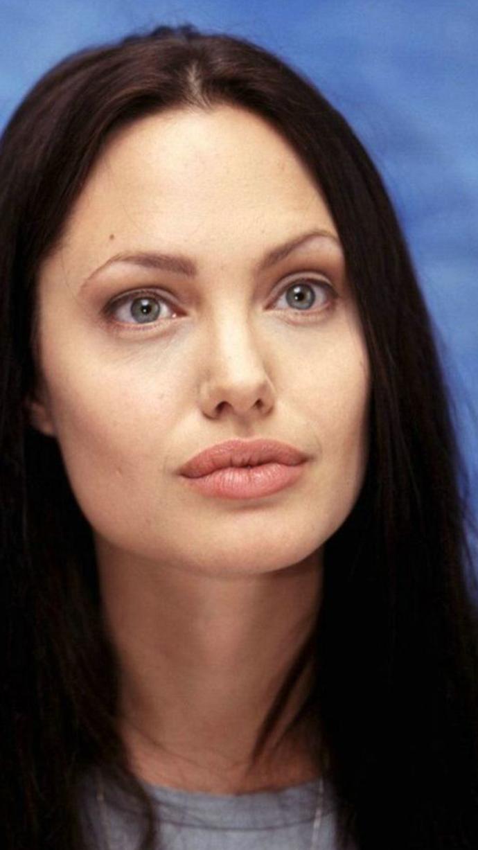 Angelina Jolie mi daha güzel Marion Cotillard mı ?