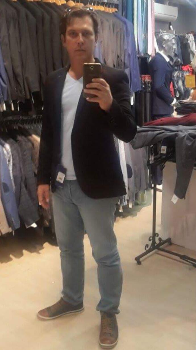 Siyahmı bordomu hangisi yakışmış yüzüme?