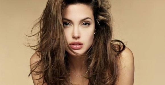 Angelina Jolie'yi Hala Beğenen Var mı? 18 yaşından küçükler bakmasın :D?