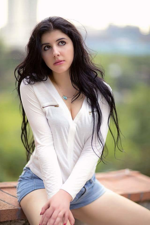 Cem Yılmaz'ın eski sevgilileri arasında en güzeli Cansu Dere mi Maral Büyüksaraç mı Lal Dedeoğlu?