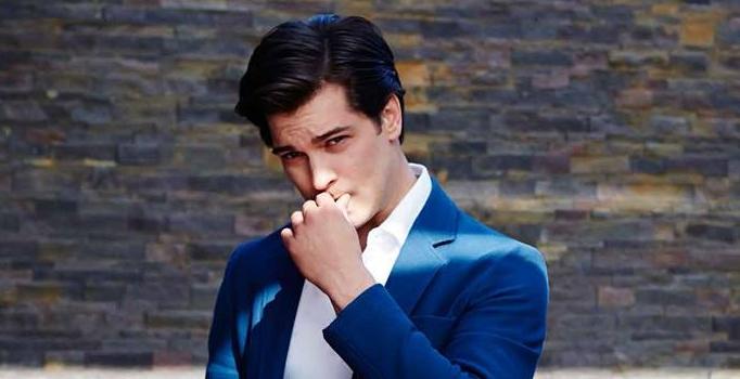 Kızlar sizce önü uzun faul ve ense tarafi kisa sac modeli mi yoksa ensesi ve faulü uzun önü orta uzunlukta olan mi?