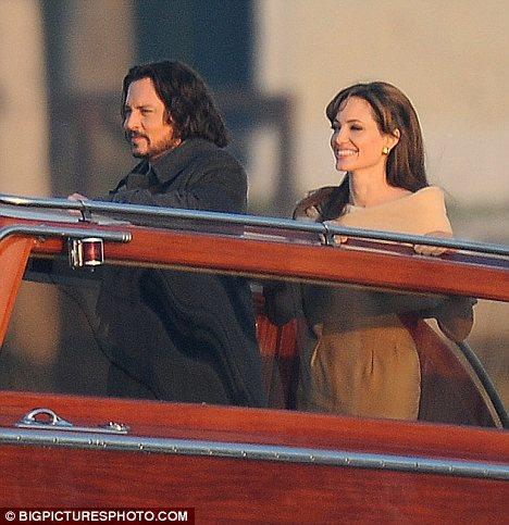 Angelina Jolie - Brad Pitt Aşkı Sona Erdi. Angelina Jolie'nin Yeni Aşkı Johnny Depp Olabilir mi?