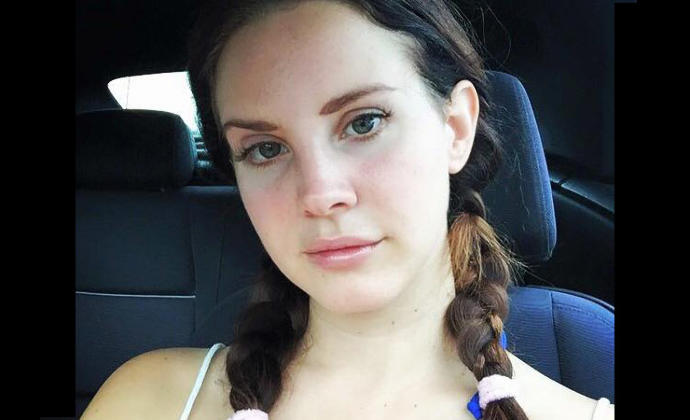 Lana Del Rey makyajsızda güzel değil mi?
