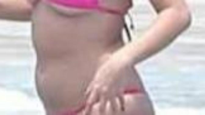 Bu karin sizce nasıl Selena Gomez in Çok tatlı durmuyor mu tahta gibi değil?