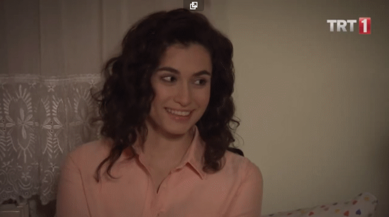 Hande Doğandemir 'in gülüşü çok güzel değil mi?