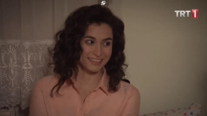Hande Doğandemir 'in gülüşü çok güzel değil mi?