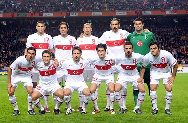 Milli Takımımızın turkuaz renk forması olmalı mı?