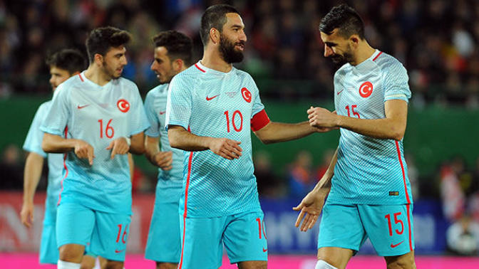Milli Takımımızın turkuaz renk forması olmalı mı?