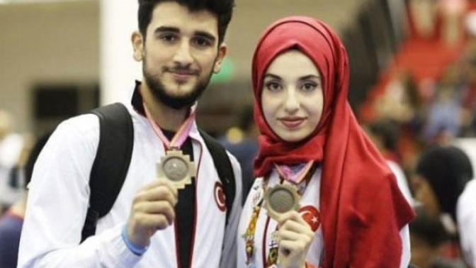 Tekvando Dünya Şampiyonu Kübra'ya Gülben Ergen desteği! Dış görünüş, başarıyı gölgede bırakır mı?