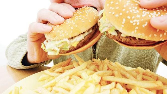 Sürekli yemek yeme istegini nasıl durdurabilirim?