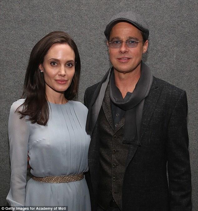 Angelina Jolie, Brad Pitt' i Johnny Depp İle Mi Aldattı ?