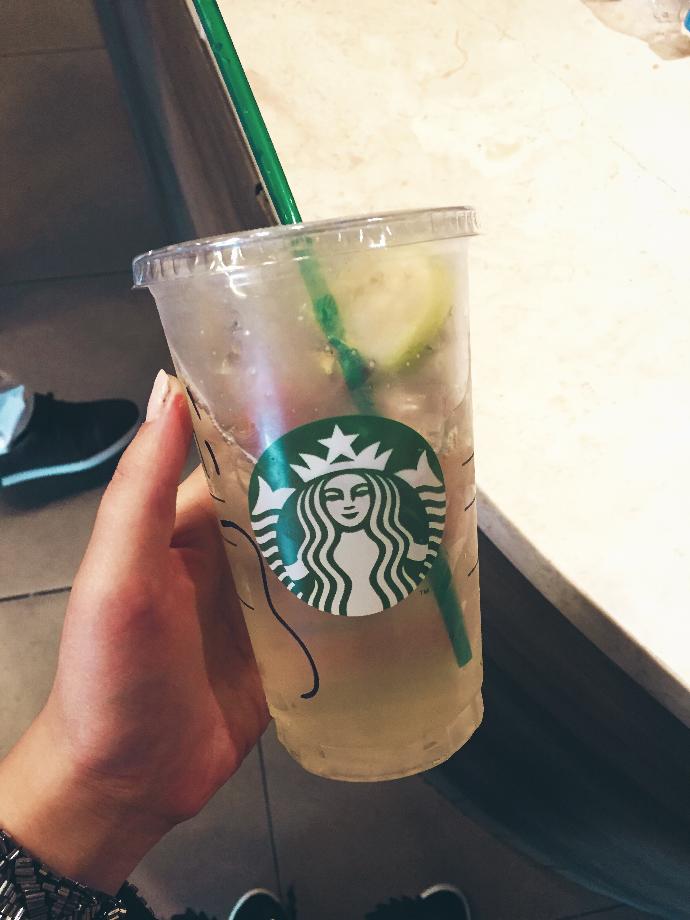 Starbucks'in en sevdiğiniz içeceği hangisi? Benim gibi bağımlısı olan var mi ☕️☕️💭💭?