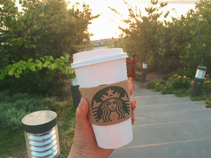Starbucks'in en sevdiğiniz içeceği hangisi? Benim gibi bağımlısı olan var mi ☕️☕️💭💭?