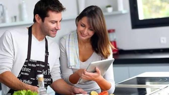 Yemek veya ev işi yapan erkekler ilginizi çeker mi ( resimli ) ?