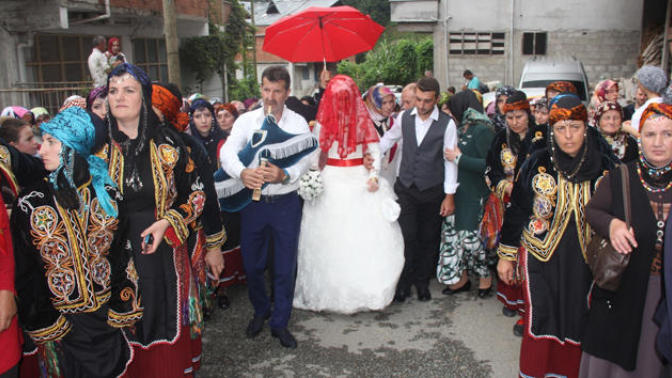 Sevgiliniz köy düğünü yapalım dese kabul eder misiniz?