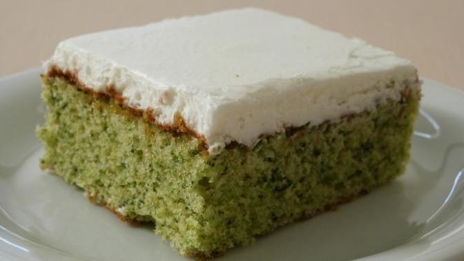Ispanaklı kek yaparken süt koyuyor musunuz?