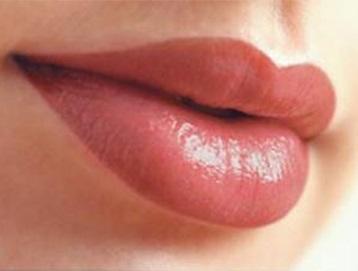 Sizce hangi dudak şekli daha çekici?