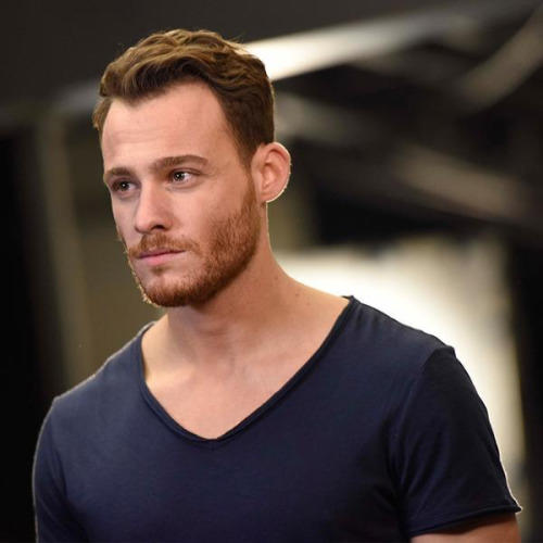 Çağatay Ulusoy ve Kerem Bursin size çıkma teklifi etse hangisini kabul edersiniz?