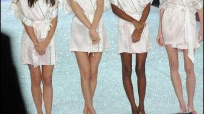 Sara Sampaio modellik yapmak için kısa değil mi?