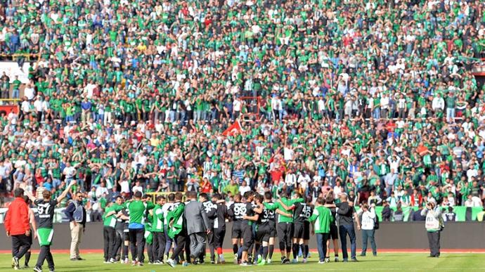 Türk futbolunun lokomotifi Kocaelispor yok olmanın eşiğinde , desteğe var mısınız?