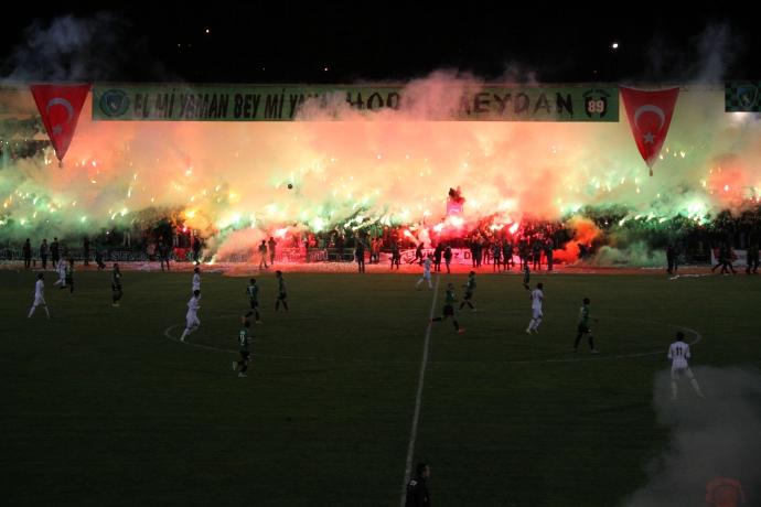 Türk futbolunun lokomotifi Kocaelispor yok olmanın eşiğinde , desteğe var mısınız?