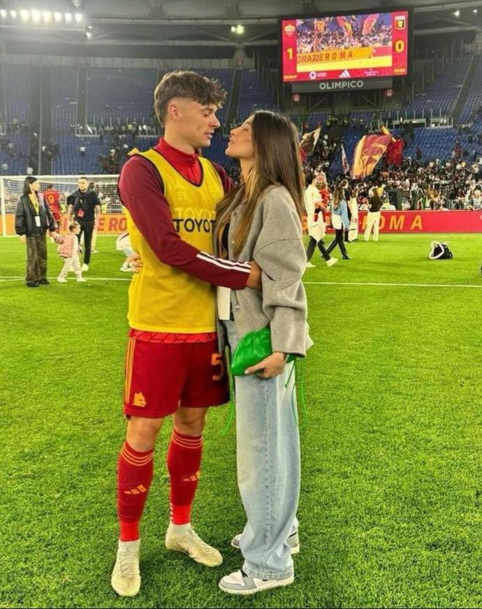 Nicola Zalewski ve kız arkadaşı