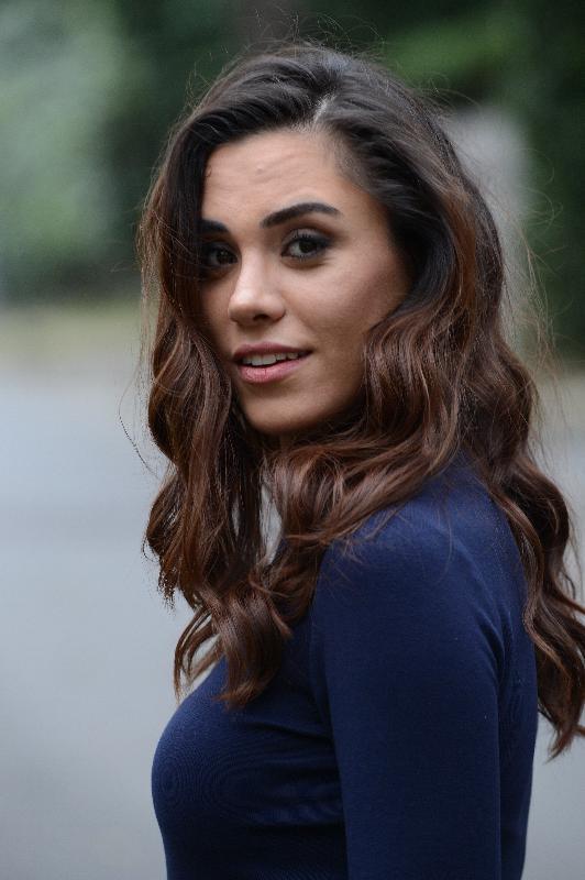 Zuhal Topal'la Şükran Ovalı çok benzemiyor mu ya?