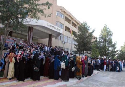 Akademisyenden başı açık öğrencilere: "Sizin yüzünüzden melekler derse gelmiyor" serzenişi hakkında ne düşünüyorsunuz?