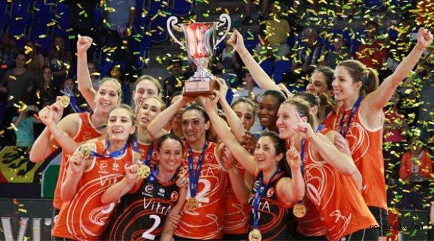 Eczacıbaşı kadın voleybol takımı dünya şampiyonu oldu. Bu büyük başarı neden yeterli ilgiyi görmüyor?