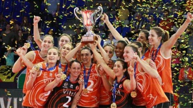 Eczacıbaşı kadın voleybol takımı dünya şampiyonu oldu. Bu büyük başarı neden yeterli ilgiyi görmüyor?