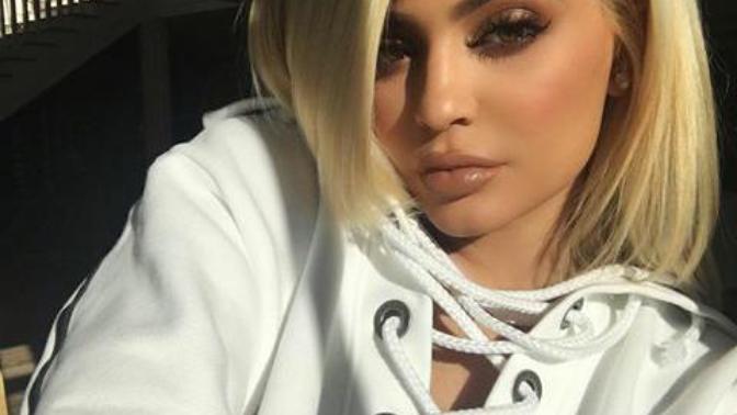 Kylie Jenner mi Adriana Lima mı?