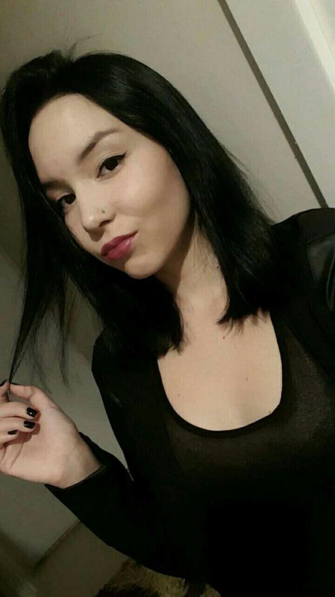 Sizce bu kiz kac yasinda??