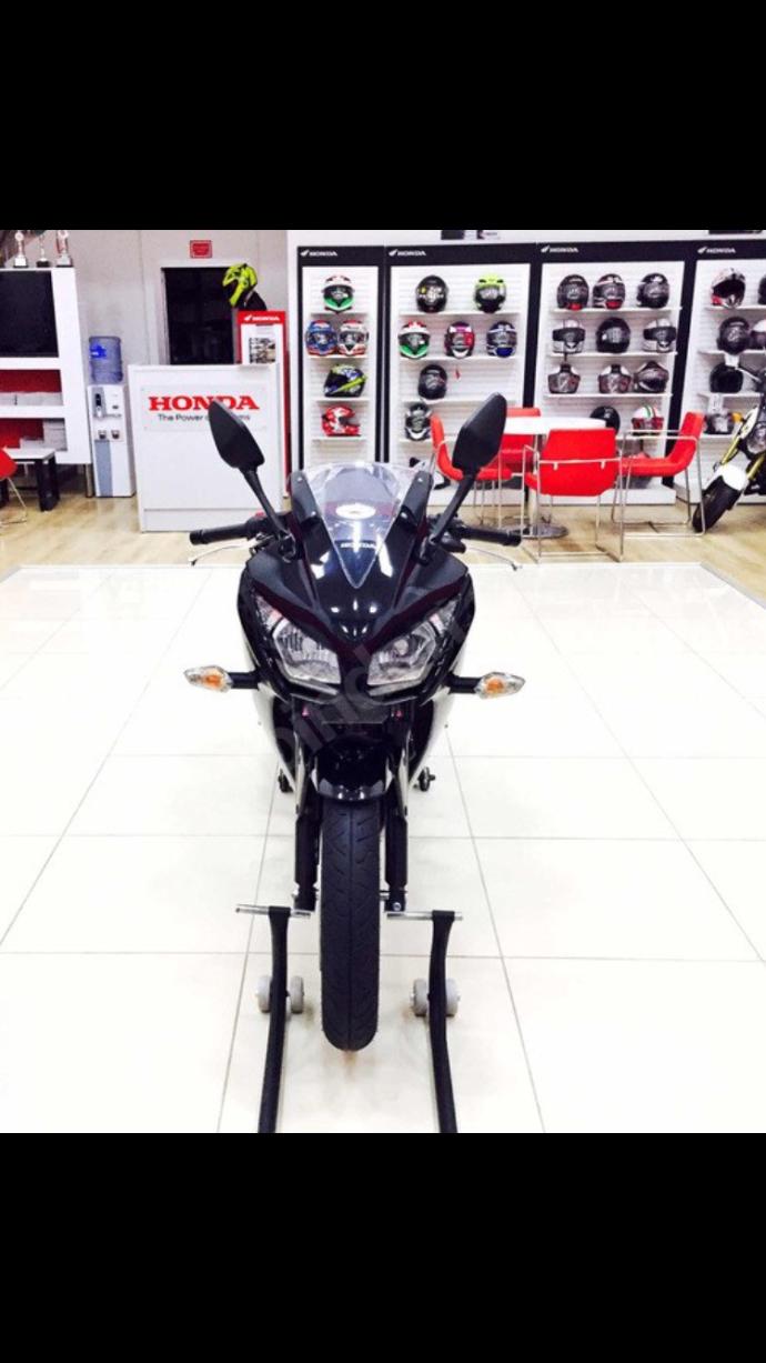 Cbr 250 r mı yoksa Bajaj pulsar 200 ns mi?