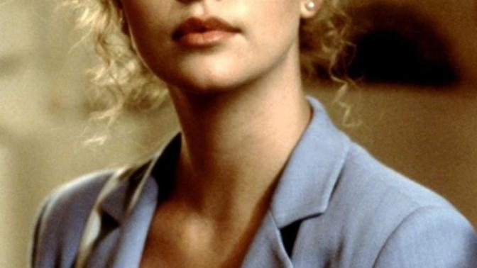Charlize Theron vs. Angelina Jolie. En Güzeli Hangisi?
