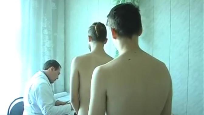 Askerlik muayenesi bu şekilde kızlara yapılsa yaygara kopartılırdı taciz diye, katılıyor musunuz (Foto-Resimli)?