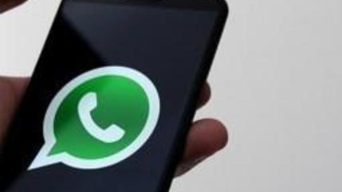 Geç saatte whatsappta çevrimiçi olan erkek kiminle konuşuyordur?