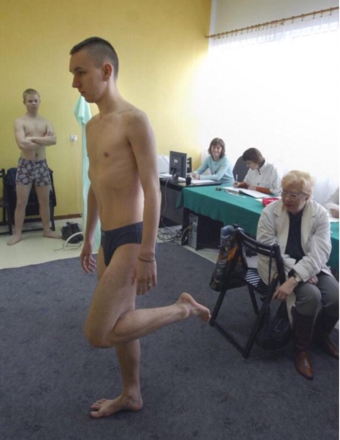 Bu şekilde yapılan aşağılayıcı zorunlu askerlik muayenesi hakkında ne düşünüyorsunuz (RESİMLİ)?