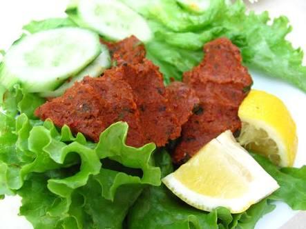 Çiğköfte göbeklemi yoksa kıvırcıklamı daha güzel yeniyor?