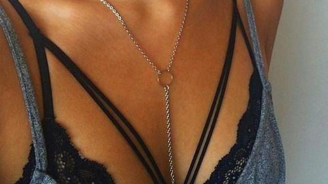 Kıyafette iç çamaşırı izi görünmesi hoş mu?