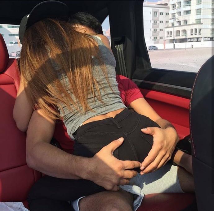 Erkekler cevaplayın bakalım cidden merak ediyorum. Dik büyük popolar sizi neden cezbeder? Neden güzel popo neden?